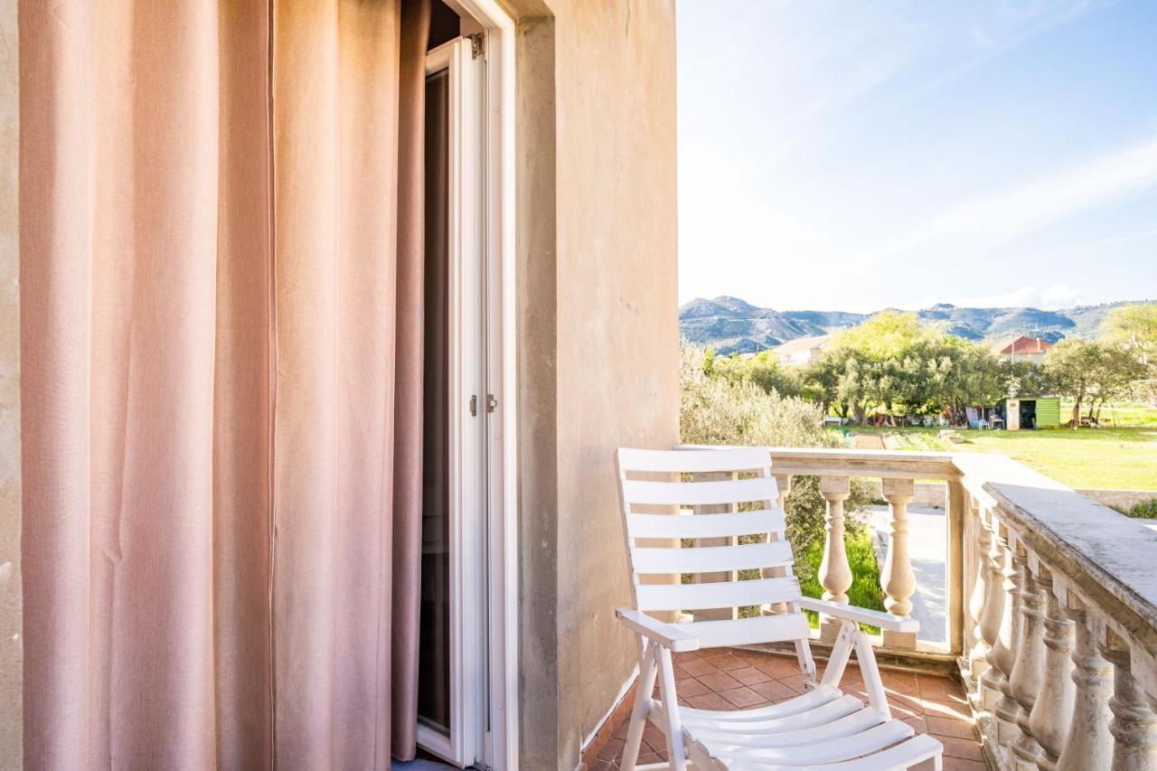 Francesca Guesthouse 믈리니 외부 사진