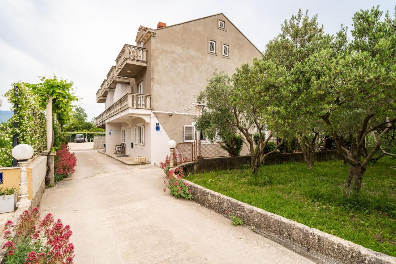 Francesca Guesthouse 믈리니 외부 사진